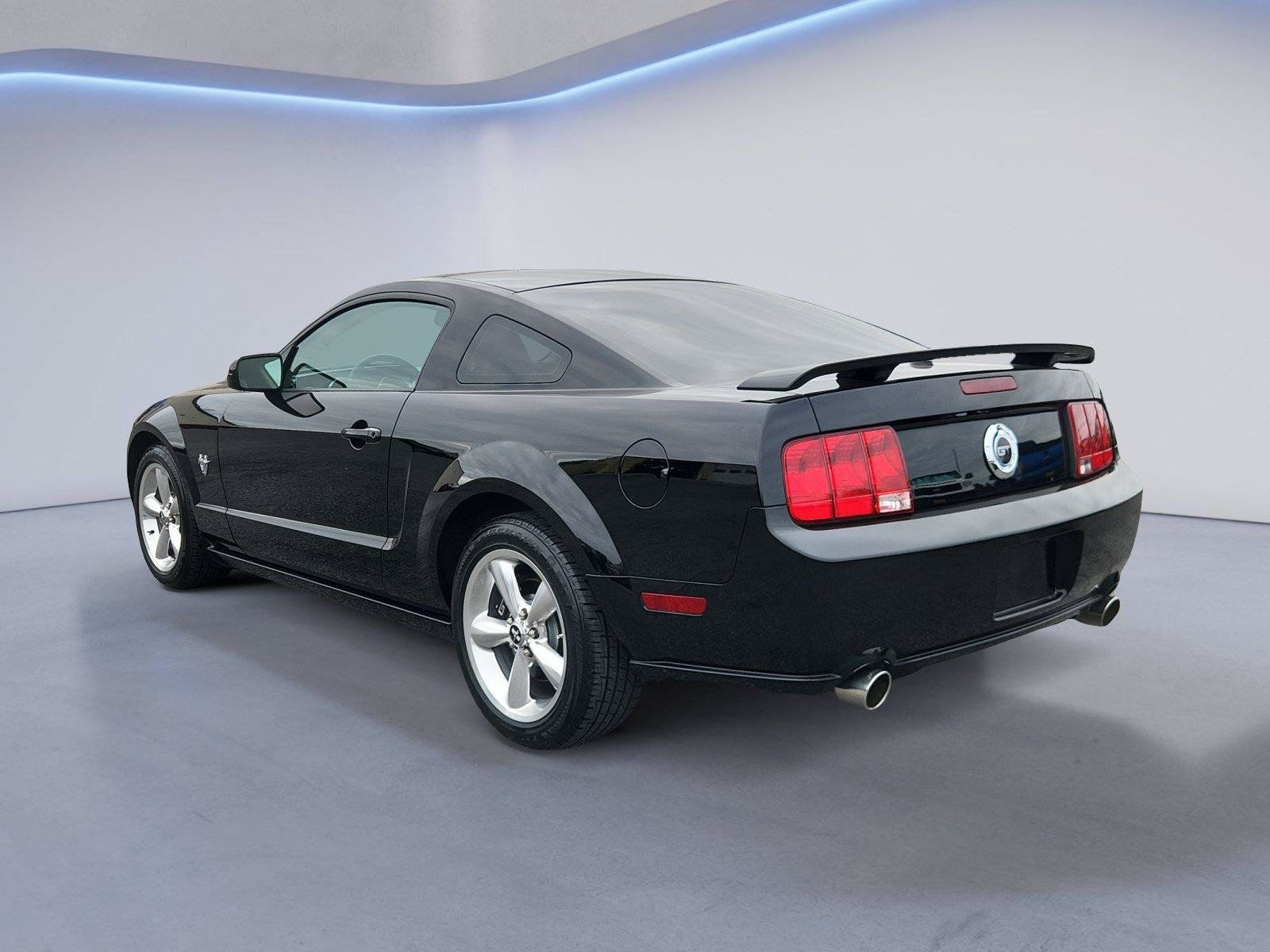 Used 2009 Ford Mustang GT RWD image 5