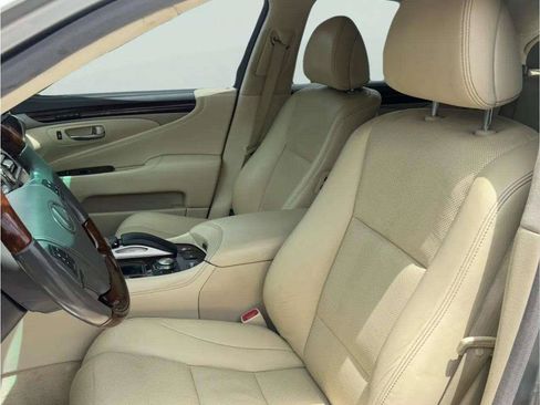 Used 2016 Lexus LS 460 w/ Comfort Package RWD image 22