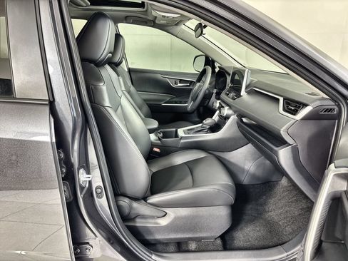Used 2025 Toyota RAV4 XLE Premium FWD image 26