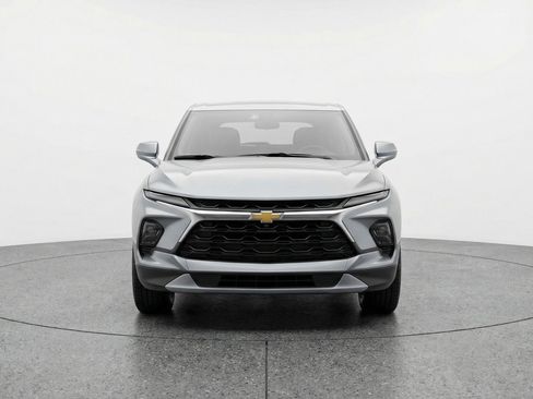Used 2025 Chevrolet Blazer LT image 2