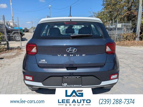 Used 2024 Hyundai Venue Limited image 4