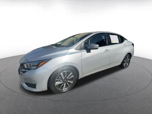 Used 2025 Nissan Versa SV image 8