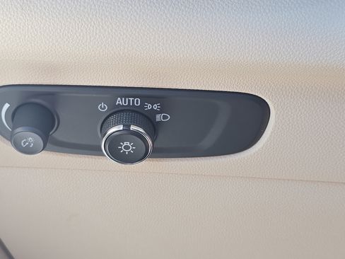 Used 2022 Buick Envision Preferred FWD image 25