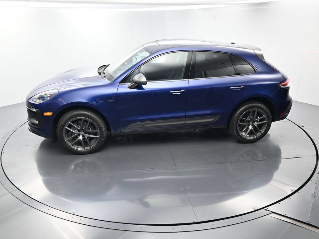 Certified 2025 Porsche Macan AWD/4WD image 34