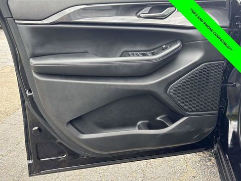 Used 2023 Jeep Grand Cherokee Altitude AWD/4WD image 10