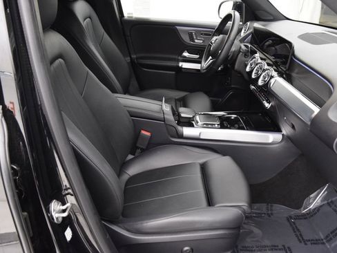 Used 2022 Mercedes-Benz GLB 250 image 16