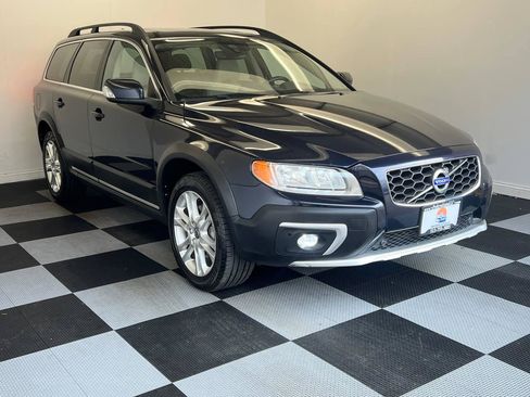 Used 2016 Volvo XC70 T5 Premier w/ Proximity Package image 3