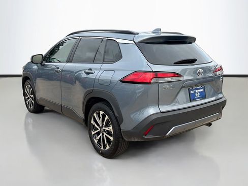 Used 2024 Toyota Corolla Cross XLE image 7
