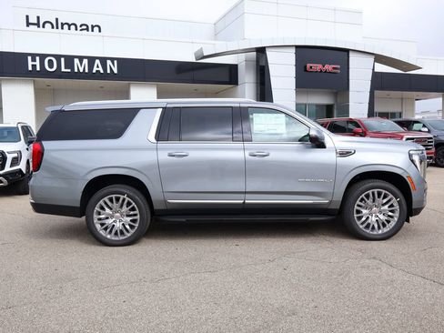 New 2026 GMC Yukon XL Denali w/ LPO, Floor Liner Package AWD/4WD image 2