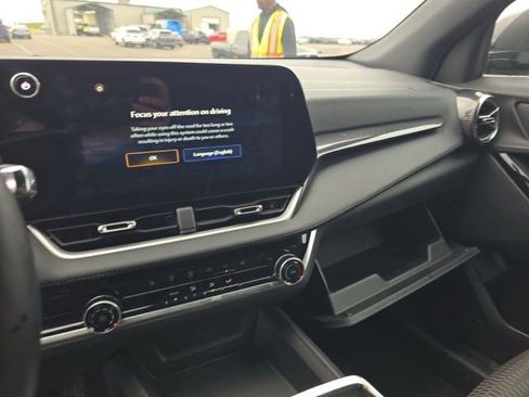 Used 2025 Chevrolet Equinox LT image 11