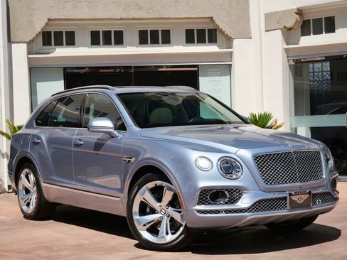 Used 2019 Bentley Bentayga AWD/4WD image 1