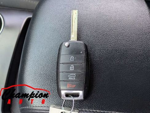 Used 2020 Kia Sorento L FWD image 30