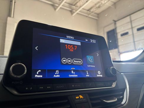 Used 2025 Nissan Altima 2.5 SV FWD image 20
