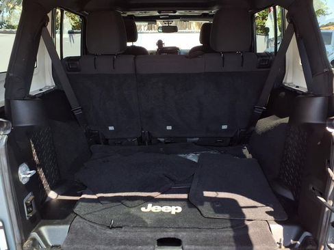 Used 2015 Jeep Wrangler Unlimited Sport w/ Quick Order Package 24S AWD/4WD image 16