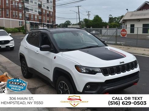 Used 2025 Jeep Compass Trailhawk AWD/4WD image 4