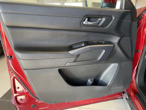 Certified 2023 Nissan Pathfinder SL w/ Black Appearance Package image 9