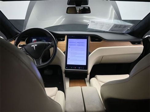 Used 2020 Tesla Model S Long Range Plus image 23