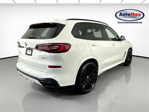 Used 2022 BMW X5 xDrive40i w/ Premium Essential Package image 2