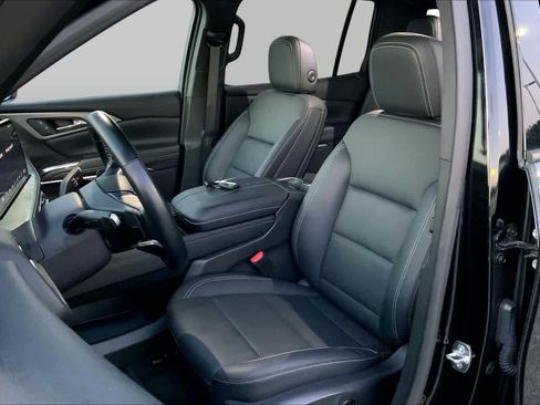 Used 2026 Chevrolet Traverse LT AWD/4WD image 8
