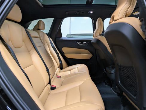 Used 2020 Volvo XC60 T5 Momentum image 24