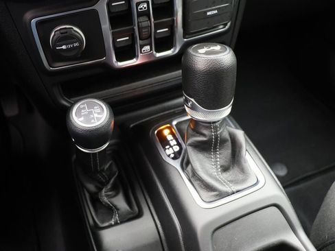 Used 2024 Jeep Wrangler Unlimited w/ Convenience Group image 26