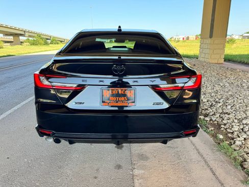 Used 2025 Toyota Camry XSE FWD image 4