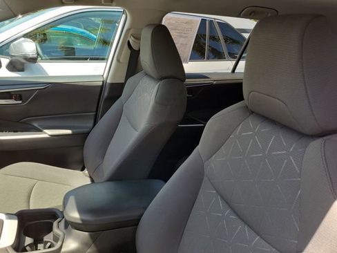 Used 2021 Toyota RAV4 XLE FWD image 10