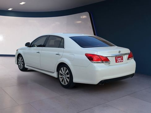 Used 2011 Toyota Avalon Limited FWD image 3