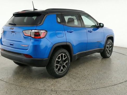 Used 2025 Jeep Compass Trailhawk AWD/4WD image 9
