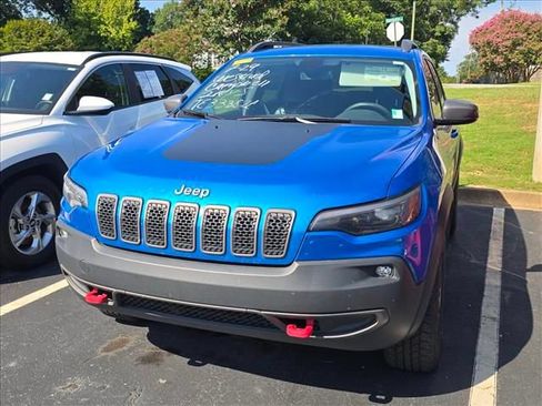 Used 2019 Jeep Cherokee Trailhawk w/ Cold Weather Group AWD/4WD image 3
