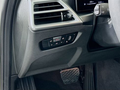 Used 2025 BMW 330i Sedan w/ Convenience Package image 10