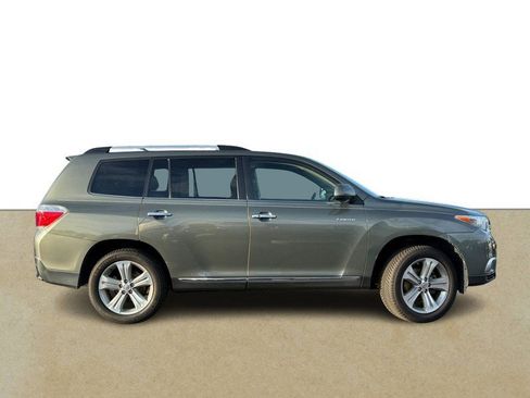 Used 2012 Toyota Highlander Limited w/ Tow Pkg AWD/4WD image 2
