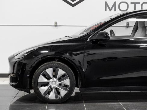 Used 2021 Tesla Model Y Long Range image 18