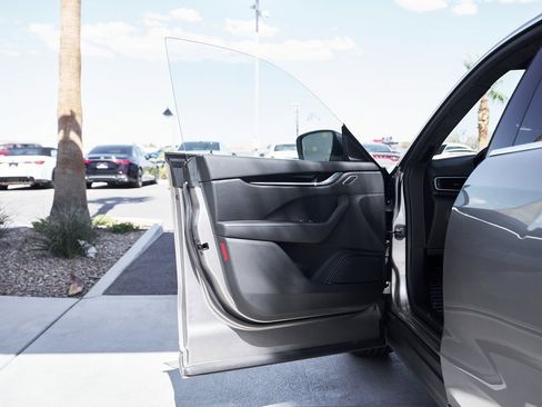 Used 2022 Maserati Levante Modena image 17