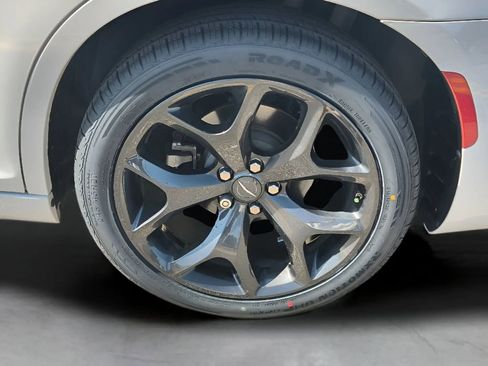 Used 2022 Chrysler 300 Touring L image 25