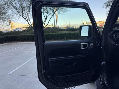 Used 2019 Jeep Wrangler Unlimited Sahara w/ Quick Order Package 24M Moab image 20