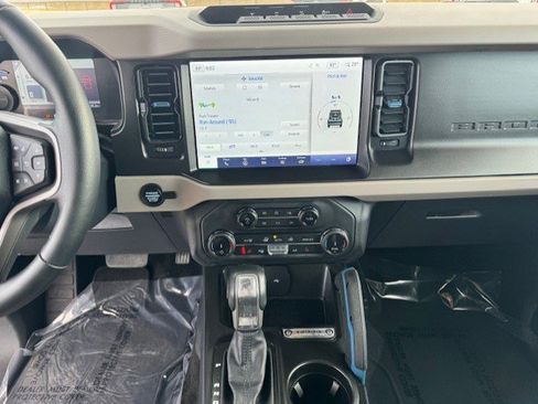 Certified 2022 Ford Bronco Wildtrak image 16