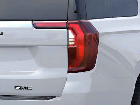 Used 2026 GMC Yukon XL Denali w/ Denali Reserve Package AWD/4WD image 11