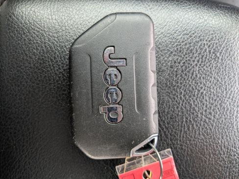 Used 2021 Jeep Wrangler Sport image 32