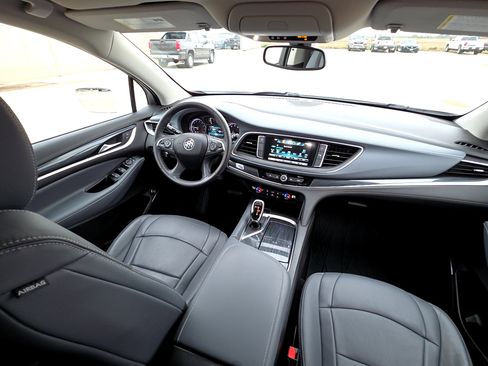 Used 2019 Buick Enclave Essence image 12