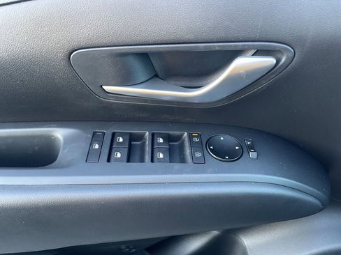 Used 2025 Hyundai Santa Cruz SE FWD image 16
