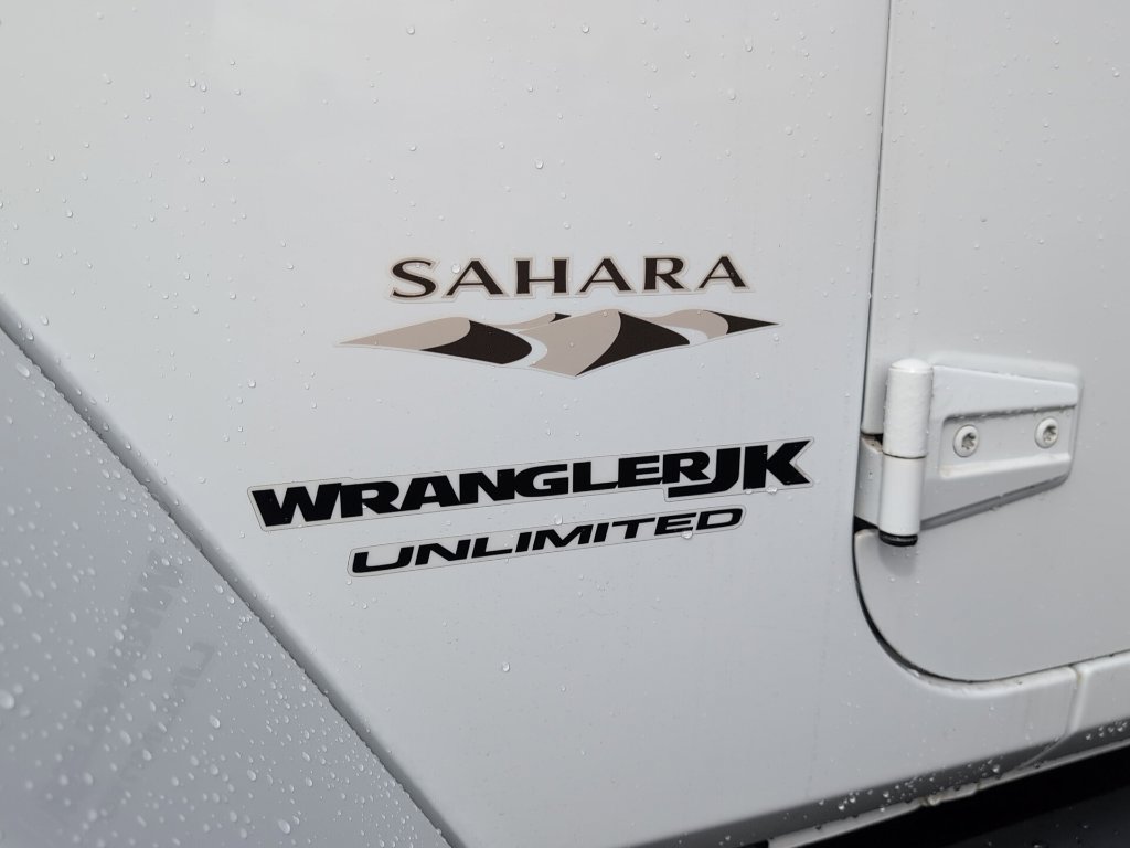 Used 2018 Jeep Wrangler Unlimited Sahara AWD/4WD image 8