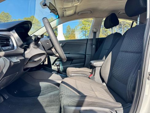 Used 2019 Kia Rio S image 11