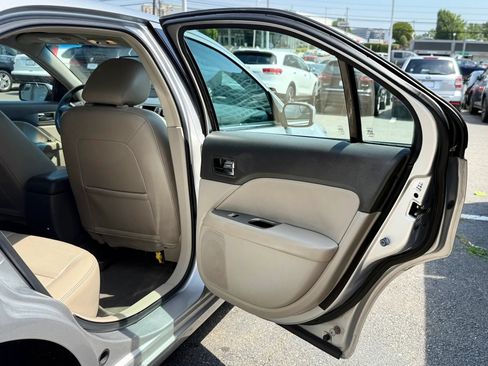 Used 2011 Ford Fusion SEL FWD image 28
