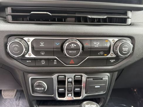 Used 2025 Jeep Wrangler Unlimited Sport AWD/4WD image 20