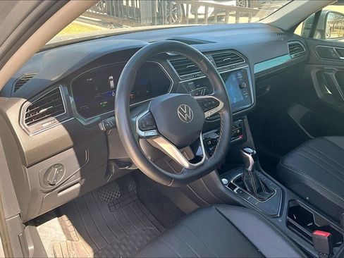 Used 2022 Volkswagen Tiguan SE image 15