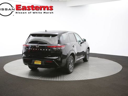 Used 2024 Nissan Pathfinder S image 49