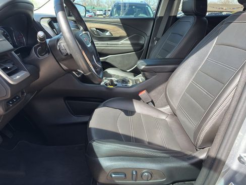 Used 2023 GMC Terrain Denali w/ Denali Premium Package image 9