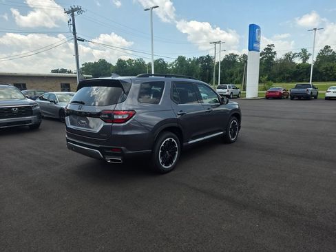 Used 2026 Honda Pilot Touring image 3