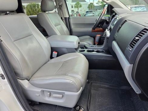 Used 2020 Toyota Sequoia Platinum AWD/4WD image 17